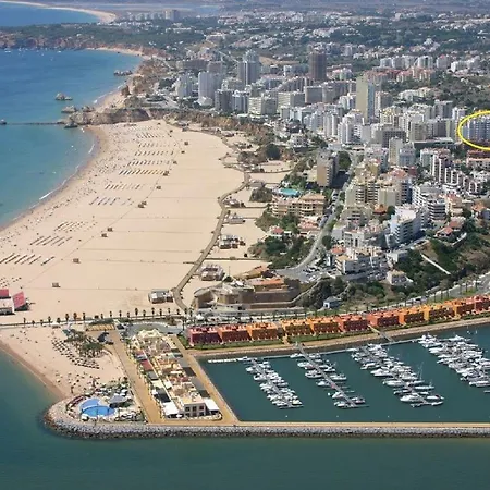 Apartament Rocha 2 *